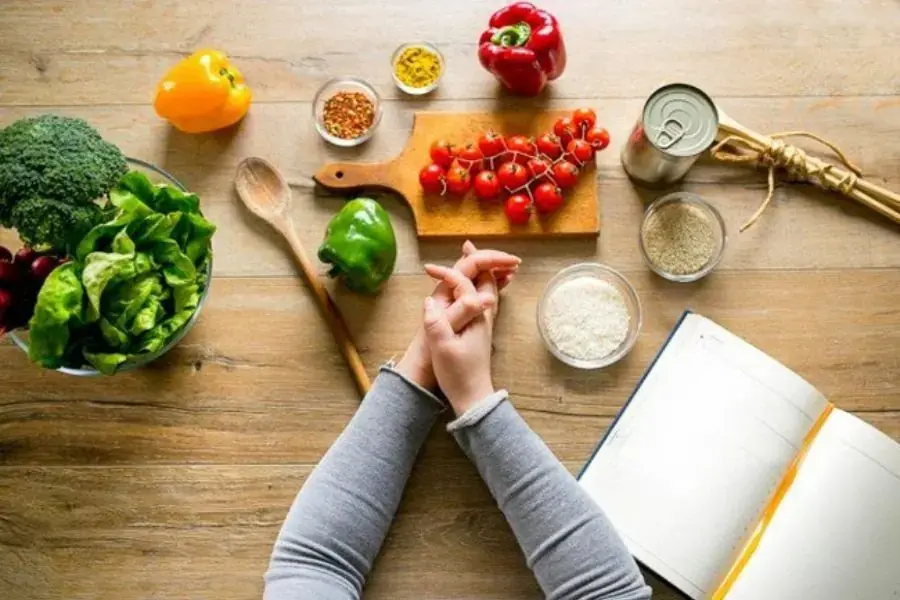 Ghi lại tất cả những gì đã ăn trong các bữa cơm hàng ngày.
