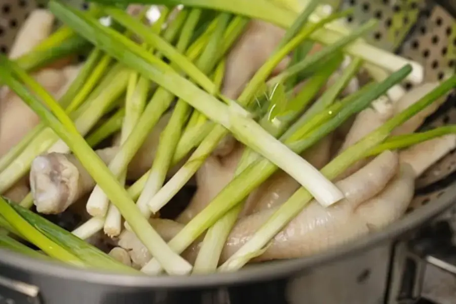 Không nên hấp chân gà quá lâu