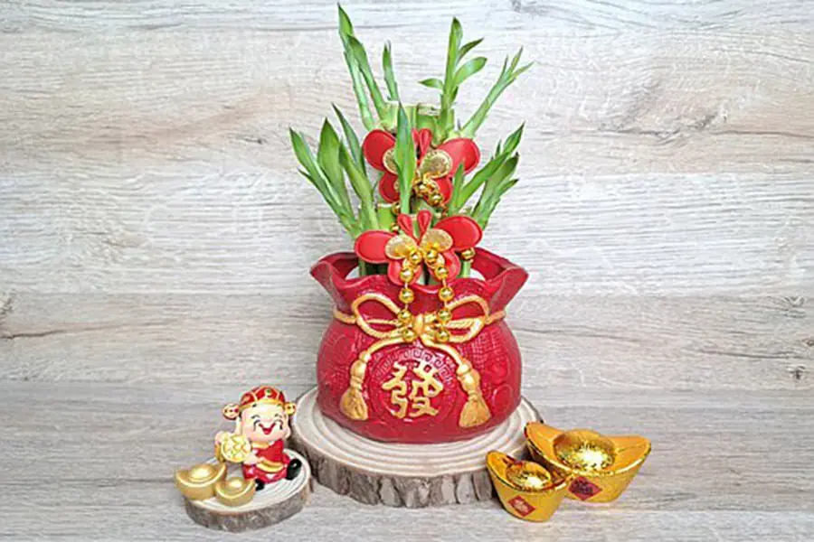 Mẫu cây phát lộc tạo hình túi tiền vàng.