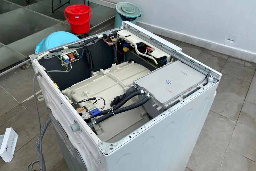 Máy giặt Sanyo báo lỗi U3 khi vắt có khả năng do lỗi kỹ thuật từ bo mạch chủ.