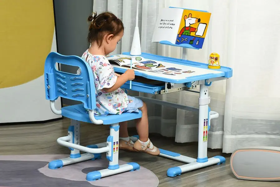 Bàn học thông minh là món quà vô cùng hữu ích cha mẹ không nên bỏ qua.
