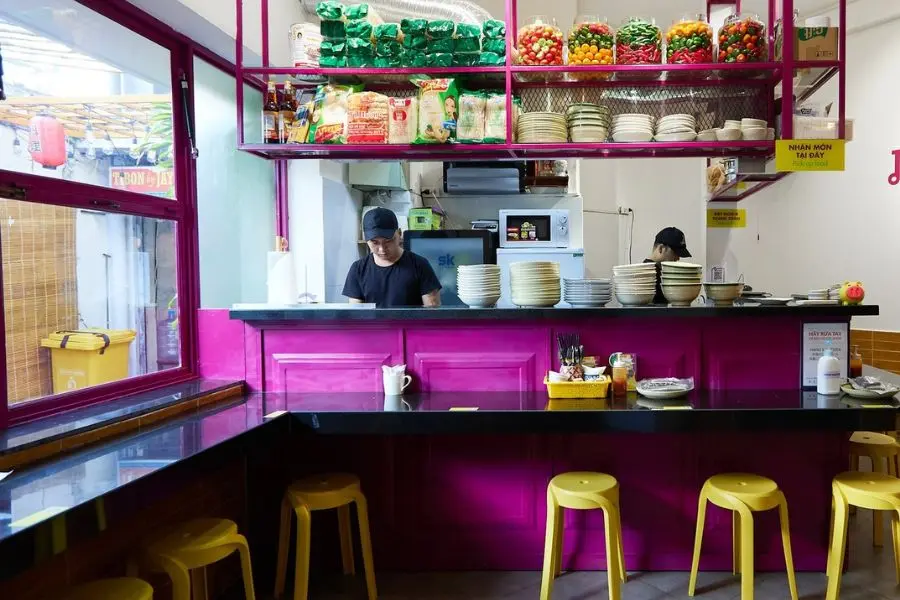Đặt chân đến TukTuk Thai Bistro, quý khách được phục vụ đa dạng đặc sản Thái.