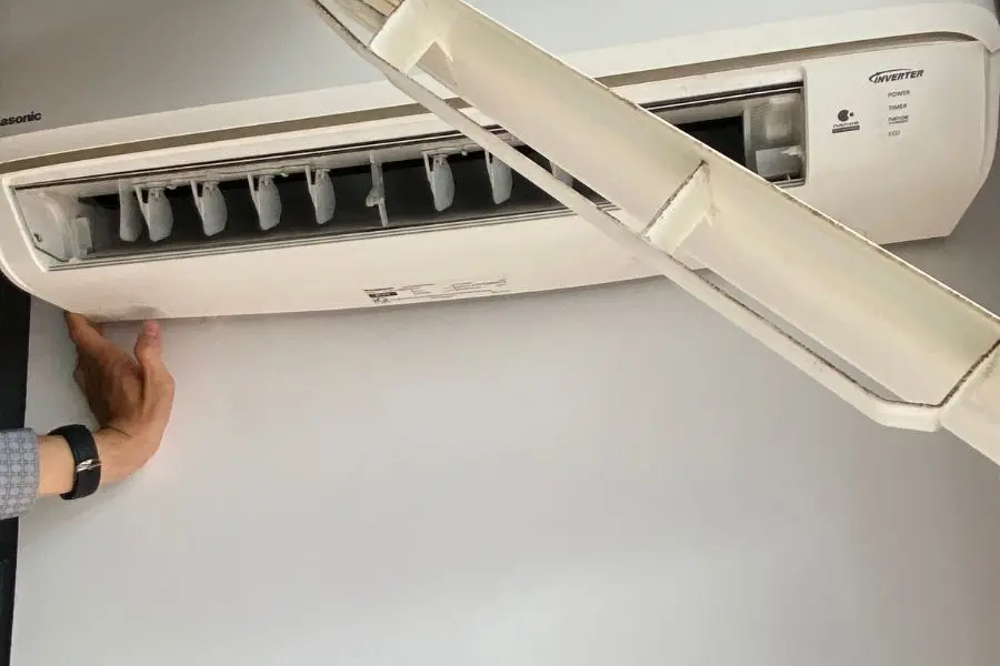 Lỗi H11 điều hòa Panasonic xuất hiện khi cục nóng và dàn lạnh gặp vấn đề.