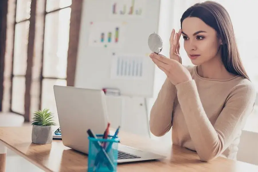 Làn da bị hao mòn do phải làm việc trong môi trường khô