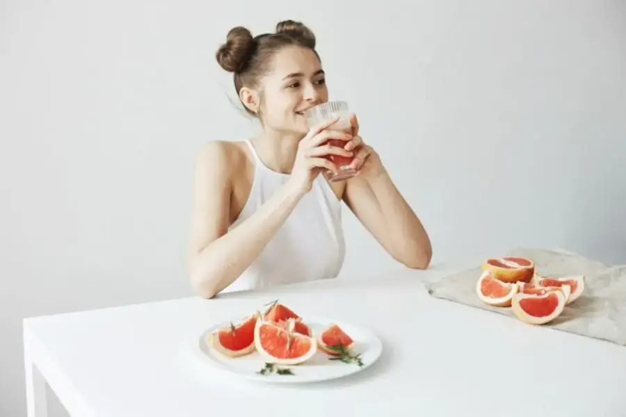 Bưởi chứa hàm lượng calories thấp rất phù hợp để giảm cân