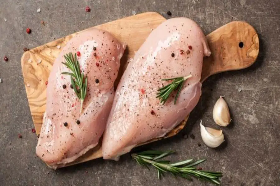 Một trong những lợi ích của ức gà đó là giúp xương chắc khỏe.