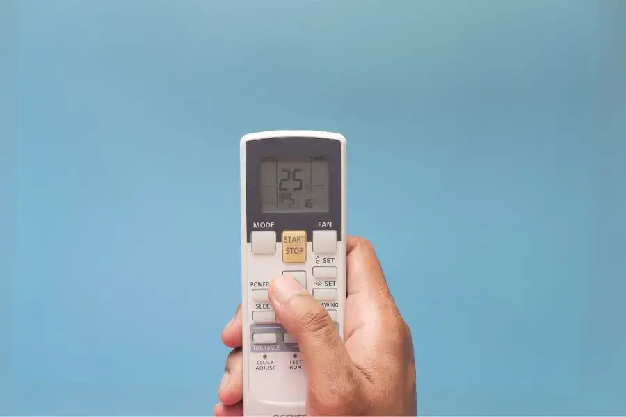 Nên cài đặt nhiệt độ ở mức phù hợp 25 - 28 độ C để máy lạnh hoạt động hiệu quả.