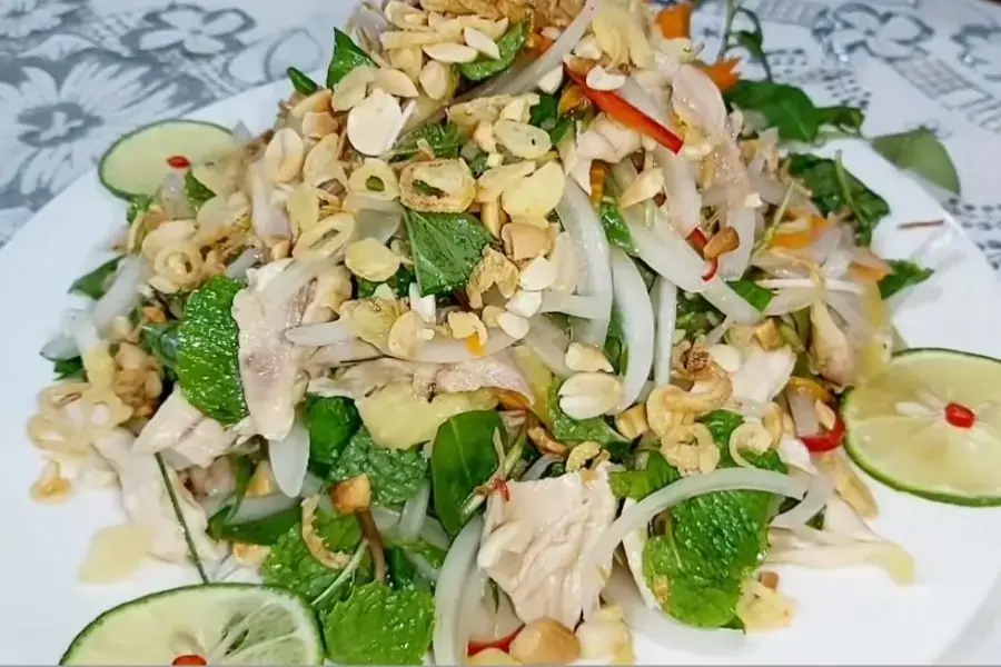 Gà xé phay hương vị chua ngọt kích thích vị giác