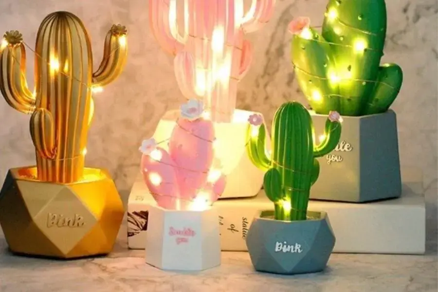 Đèn Led nháy là một ý tưởng trang trí chậu cảnh phổ biến