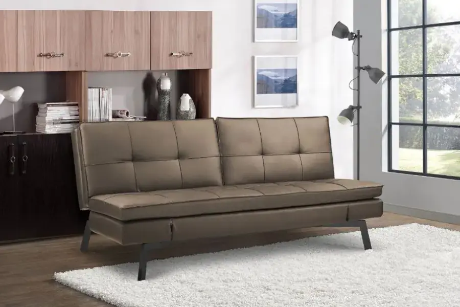 Ghế couch thường sẽ bị thiếu tay vịn giúp việc nằm dễ dàng hơn (Hình ảnh: Myzestbest)