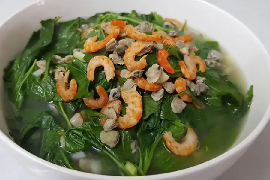 Món ăn dân dã canh rau muống nấu tôm