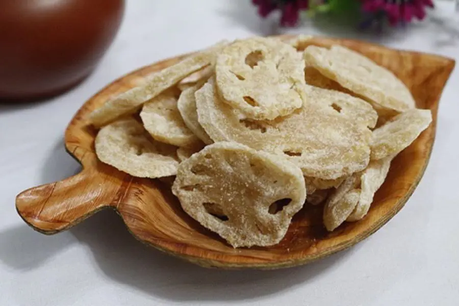 Mứt củ sen thơm ngon lạ vị cho ngày Tết.