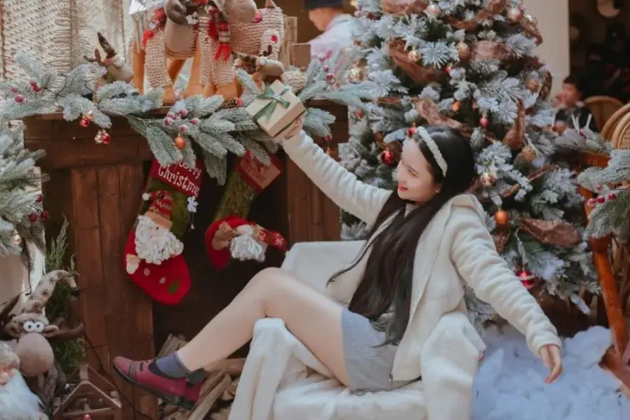 Phong thái tự nhiên đang dần chiếm xu hướng chụp ảnh Noel.
