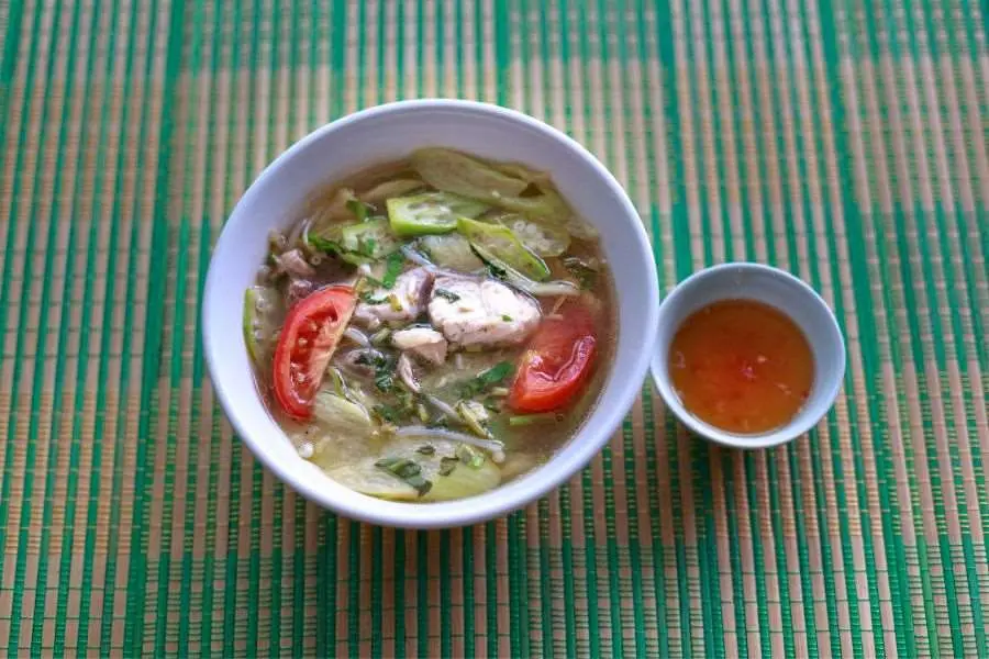 Canh chua cá lóc chua nhẹ, béo ngậy của cá kích thích vị giác vô cùng.