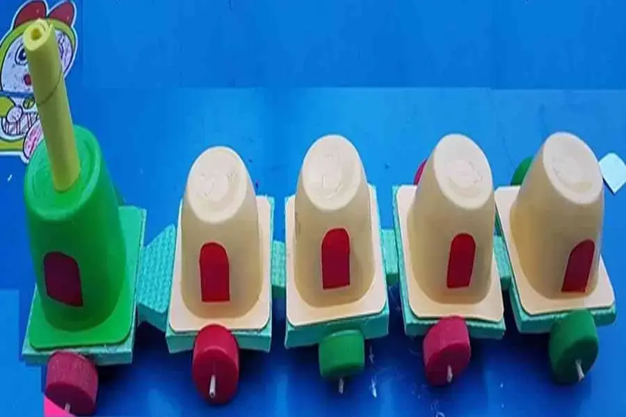 Đoàn tàu ngộ nghĩnh từ vỏ hộp sữa chua