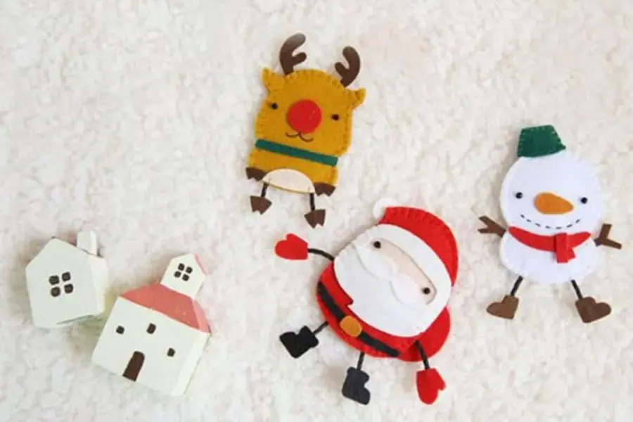 Ngoài người tuyết, có thể sáng tạo thêm nhiều hình đáng yêu cho chiếc bọc đầu bút cho quà Noel tự làm.