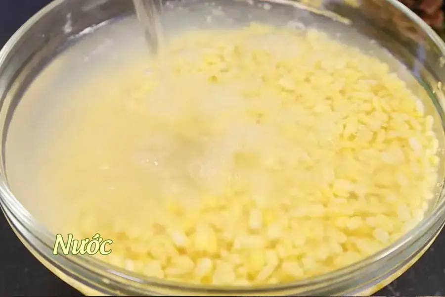 Ngâm đậu xanh trong nước