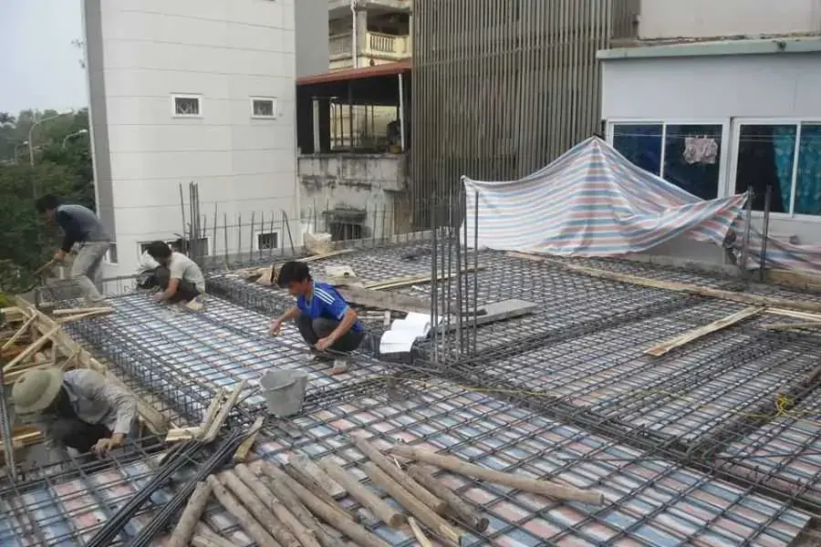 Lắp đặt cốt thép cho nền móng nhà cấp 4