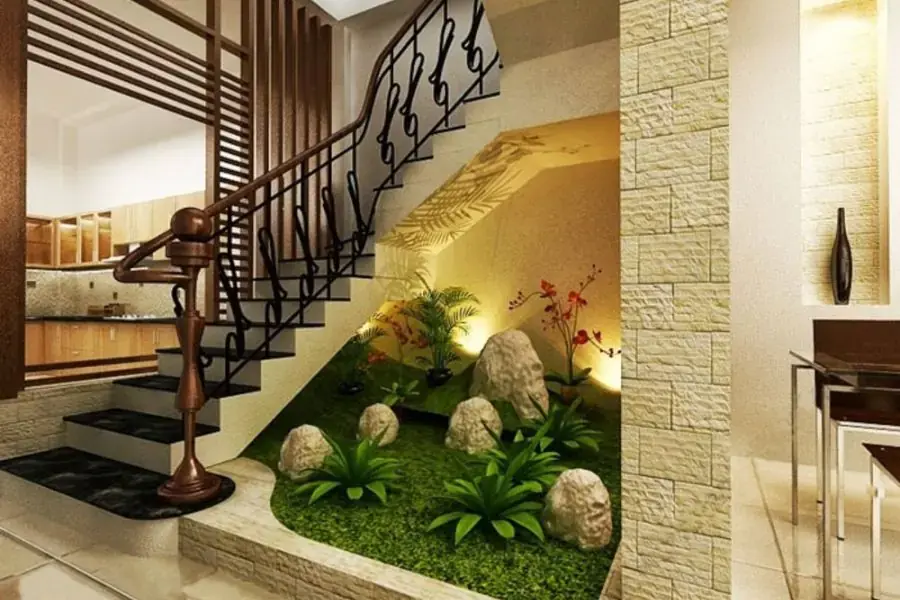 Tiểu cảnh cầu thang tận dụng ánh sáng nhẹ nhàng mang lại không gian rộng mở