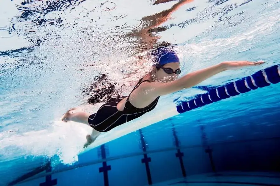 Aerobic bơi lội giúp người tập có thân hình dẻo dai và săn chắc.