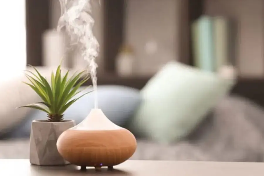 Sử dụng máy khuếch tán để xông tinh dầu khắp phòng