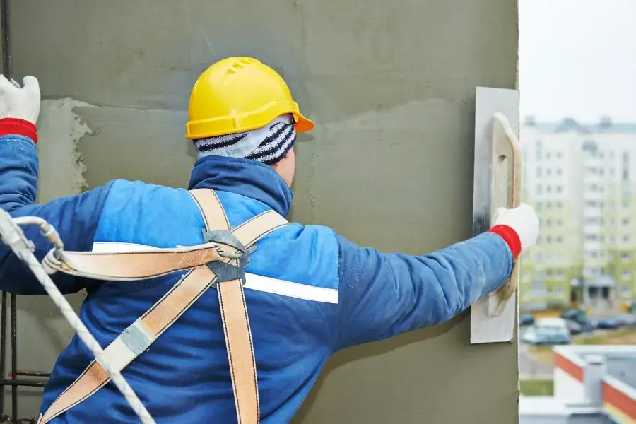Cán phẳng vữa với lực nhẹ nhàng, không dùng sức quá mạnh