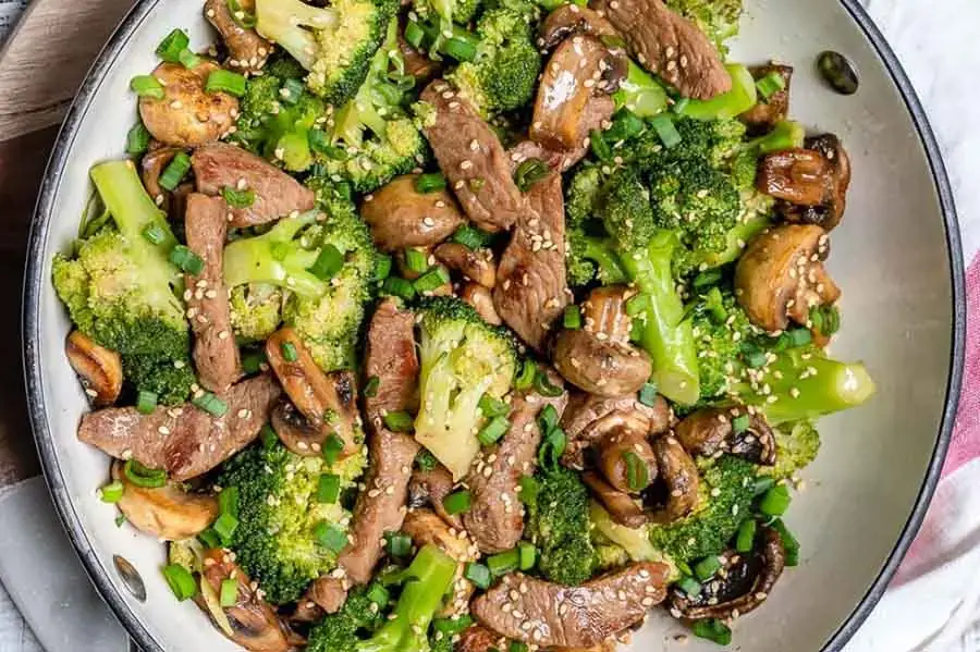 Hoặc bạn cũng có thể thử sự kết hợp tim bò với bông cải xanh và nấm