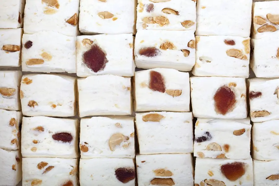 Cách làm kẹo dẻo ngày Tết - kẹo nougat đơn giản, giòn thơm hấp dẫn.