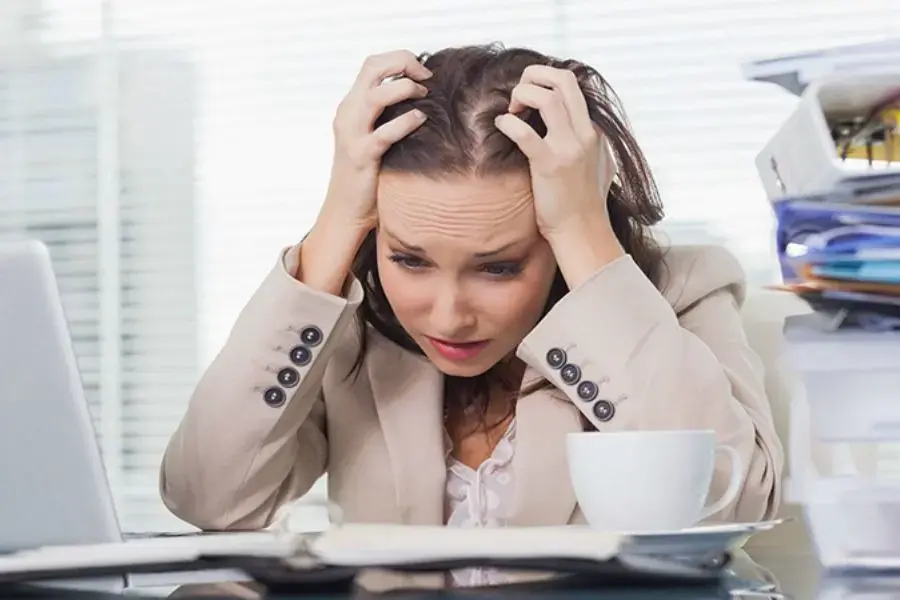 Nhịn ăn lâu dài có thể khiến cơ thể căng thẳng và mệt mỏi.