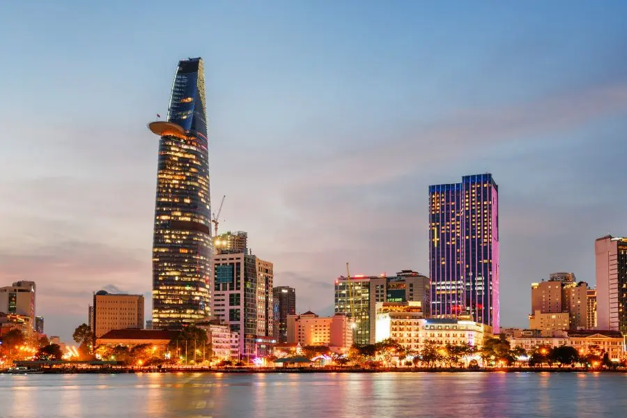 Bitexco là nơi giải trí của nhiều bạn trẻ mùa Giáng Sinh.