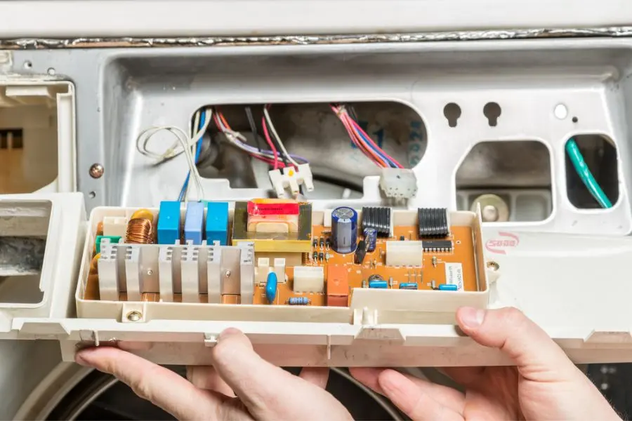 Nếu nguyên nhân lỗi e40 do bo mạch bị hỏng thì hãy gọi thợ sửa chữa.