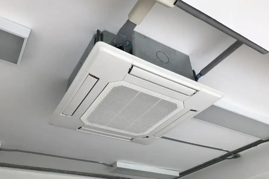 Lựa chọn kích thước điều hòa phù hợp cũng như chất liệu trần nhà hợp lý.