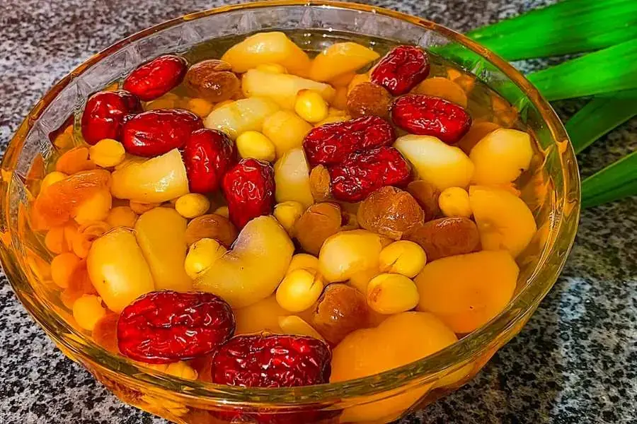 Chè củ năng hạt sen táo đỏ thơm ngon, ngọt bùi