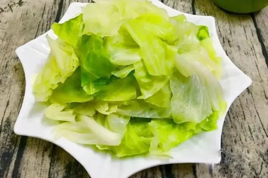 Bắp cải luộc chế biến đơn giản, tiết kiệm thời gian