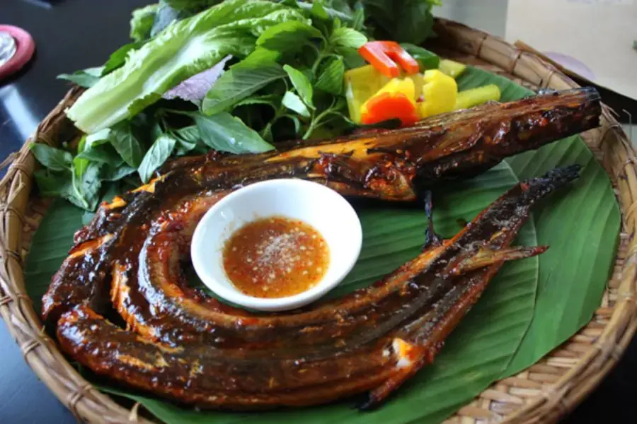 Cá chình nướng mật ong là hương vị mới mẻ cho thực đơn gia đình.
