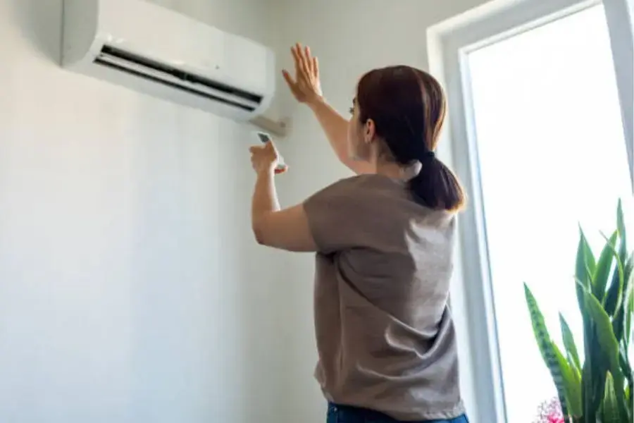 Điều chỉnh máy lạnh ở nhiệt độ phù hợp