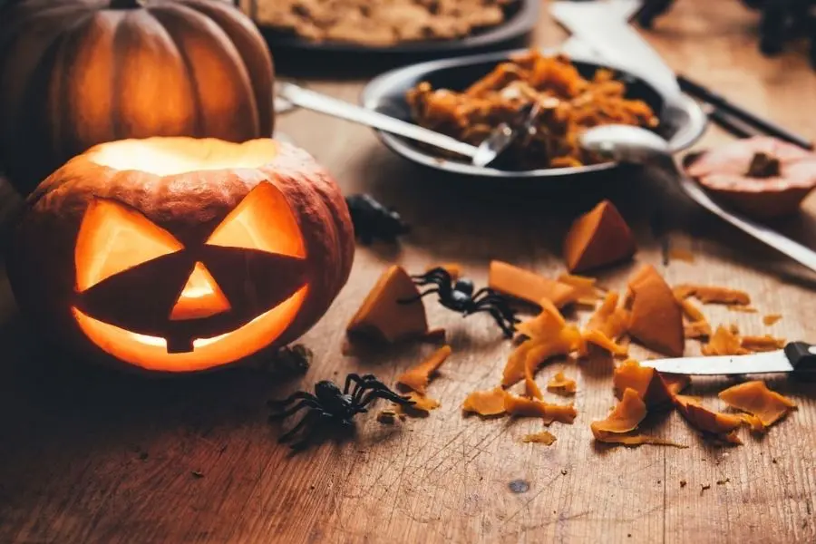 Trái bí ngô Halloween gắn liền với câu chuyện về linh hồn của chàng trai tên Jack phải lang thang ở nhân gian.