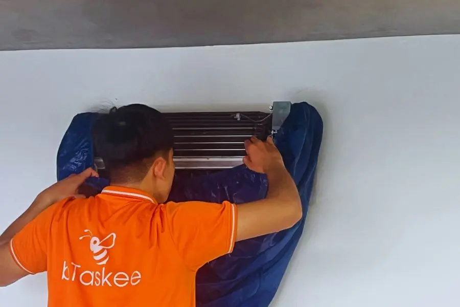 Vệ sinh máy lạnh thường xuyên để kéo dài thời gian sử dụng.