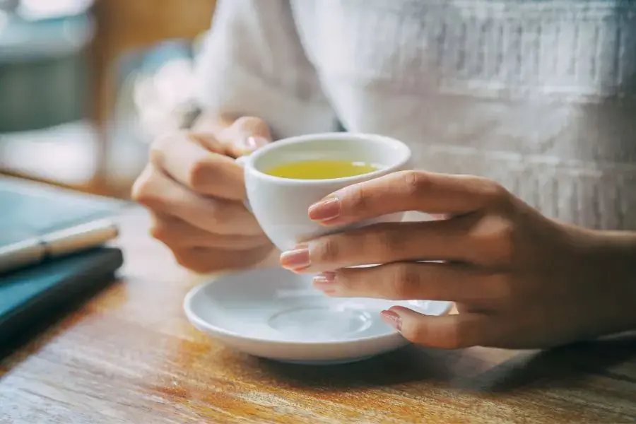 Nên uống trà vào buổi sáng, trước ăn 1 tiếng hoặc 30 phút