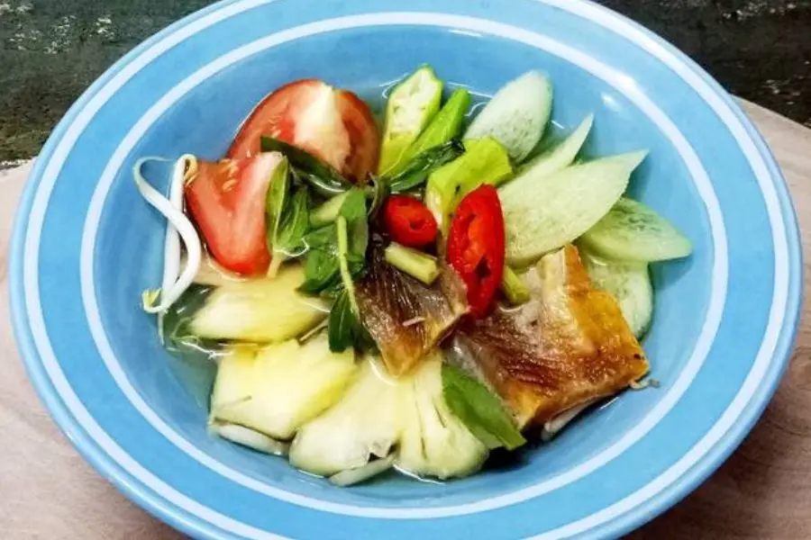 Món khô cá lóc nấu canh chua thanh mát.