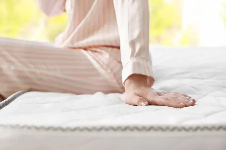 Nên nằm thử nệm trước khi chọn mua