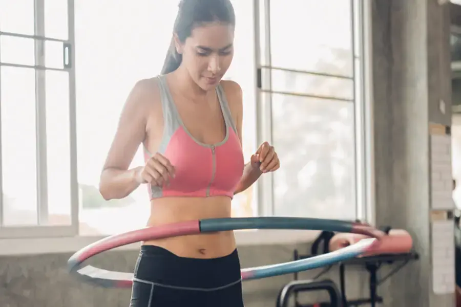 Trong những ngày đầu tập luyện, bạn nên bắt đầu lắc vòng khoảng 5 - 7 phút, sau đó tăng dần tần suất khi đã quen dần.