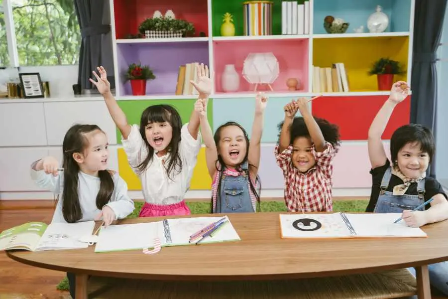 Lớp nhà trẻ được chia thành nhiều góc khác nhau để trẻ phát triển theo sở thích.
