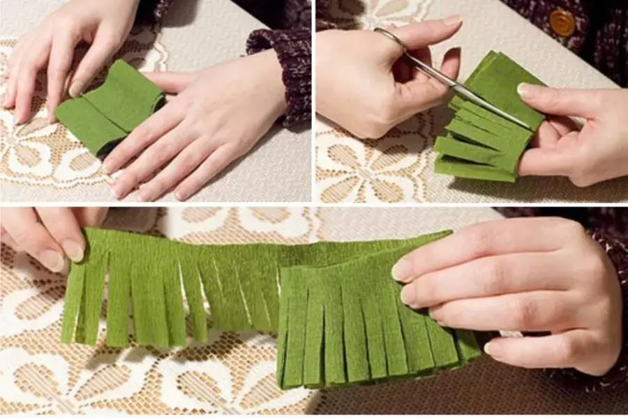 Cắt giấy thành dải dài.