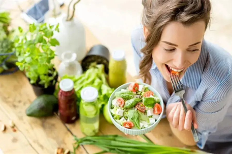 Ăn nhiều thực phẩm giàu chất xơ.