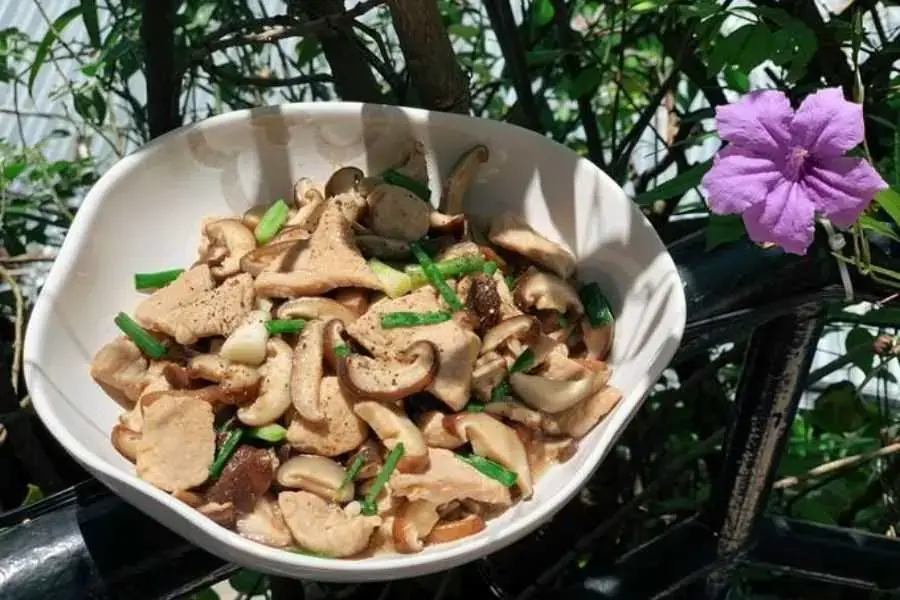 Thịt heo xào nấm với hương vị lạ, ngon ngọt và vô cùng bắt miệng