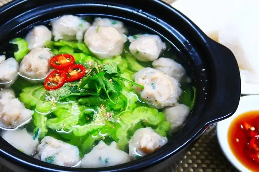Bát canh khổ qua chả cá basa vừa ngon vừa tốt cho sức khỏe