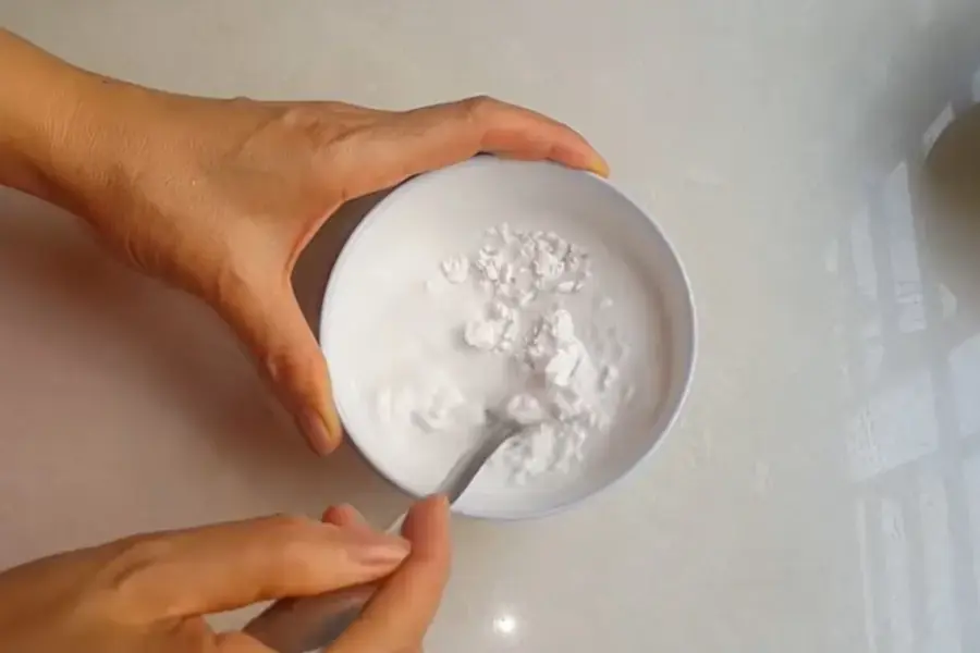 Hòa tan bột năng với nước