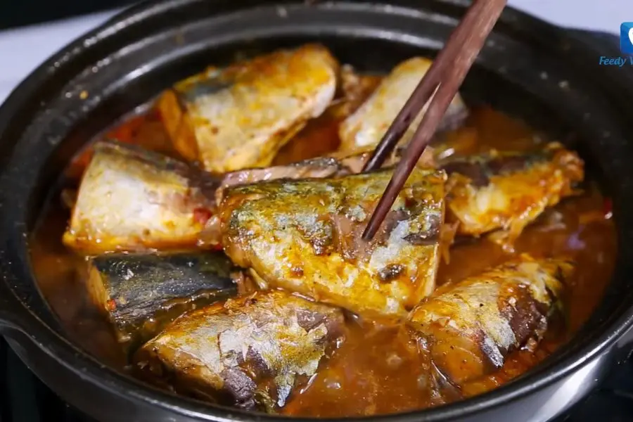 Cá nục kho tiêu mang hương vị đậm đà, cay nồng, thơm lừng.