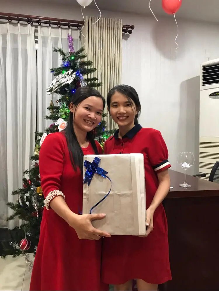 btaskee-members-exchanged-gifts-with-each-other